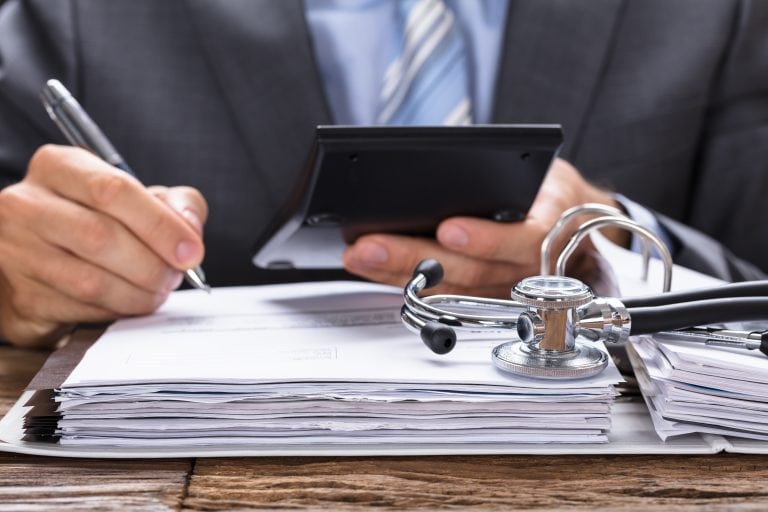 Man conducting third party compliance audit.